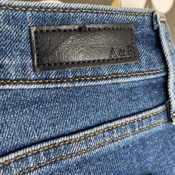 NWT Abercrombie & Fitch Harper Low Rise Short Women Size 28 (6) - Picture 11 of 15